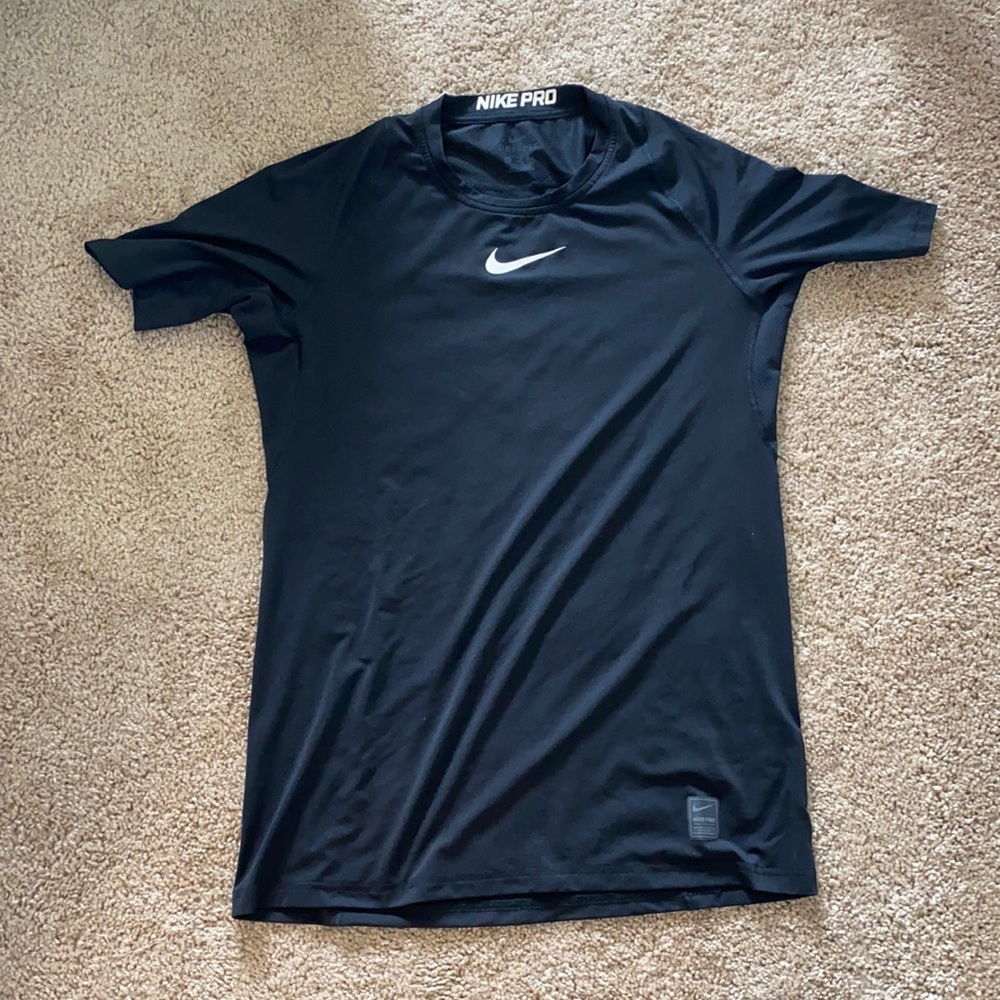Black NIKE PRO men’s shirt - workout material